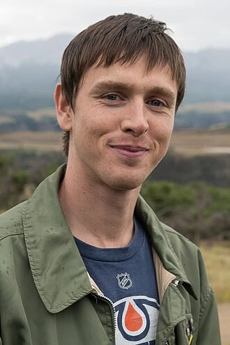 Harris Dickinson headshot