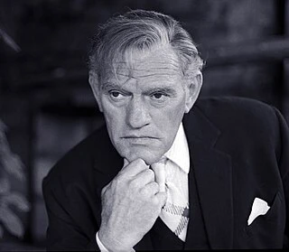 Harry Andrews headshot