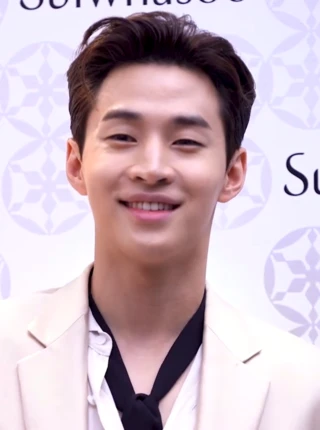 Henry Lau headshot