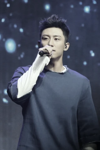 Huang Jingyu headshot