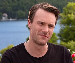 Hugh Skinner headshot