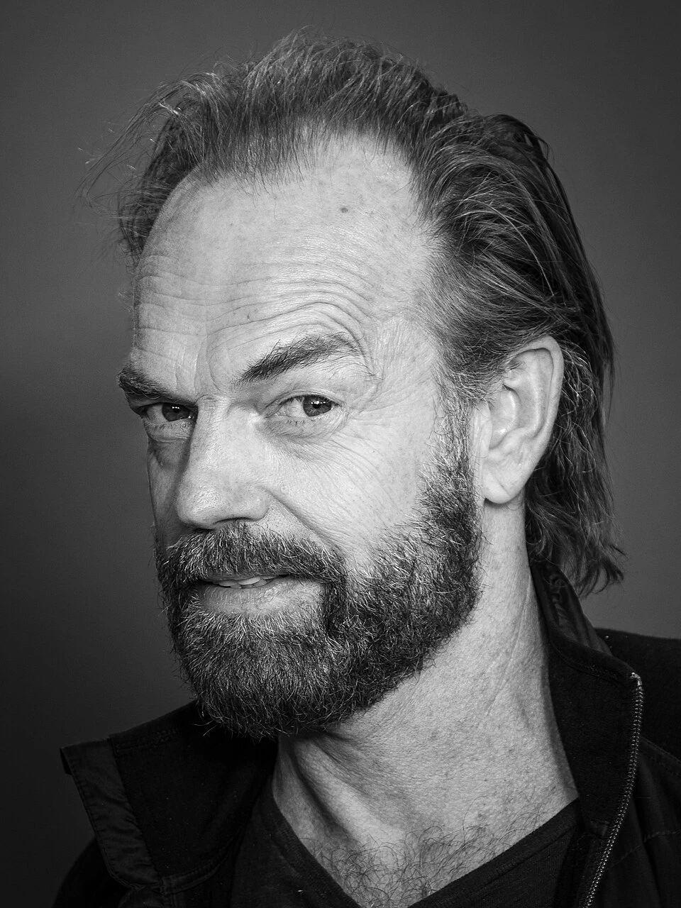 Hugo Weaving headshot
