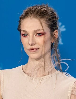 Hunter Schafer headshot