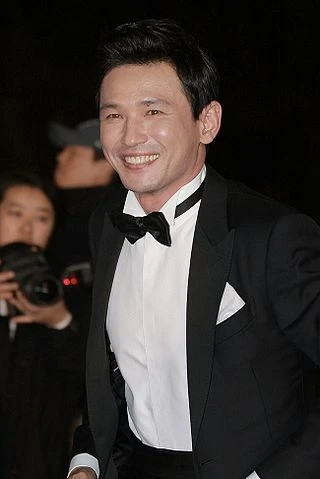 Hwang Jung-min headshot