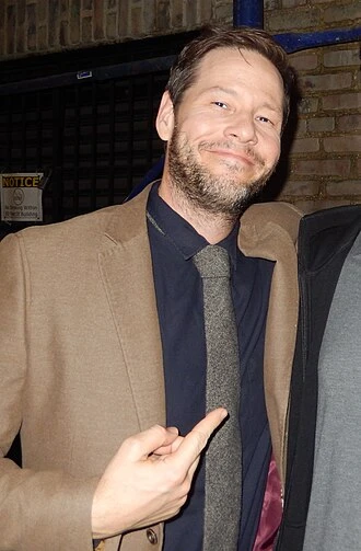 Ike Barinholtz headshot