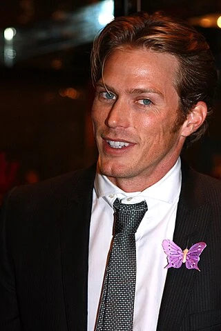 Jason Lewis headshot