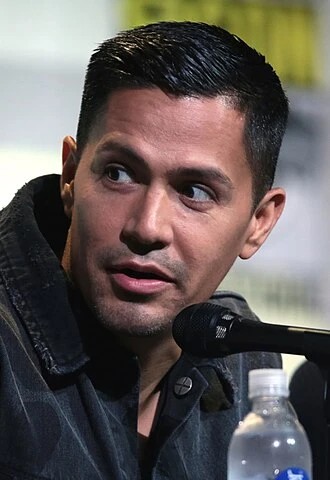 Jay Hernandez headshot