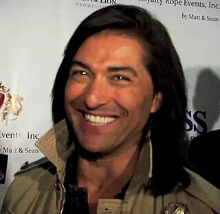 Jay Tavare headshot