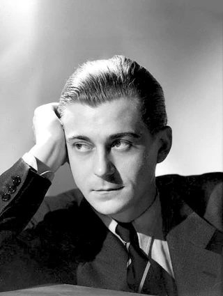 Jean Servais headshot