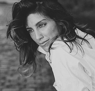 Jennifer Esposito headshot