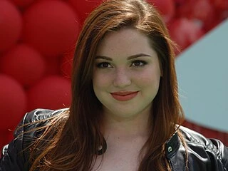 Jennifer Stone headshot