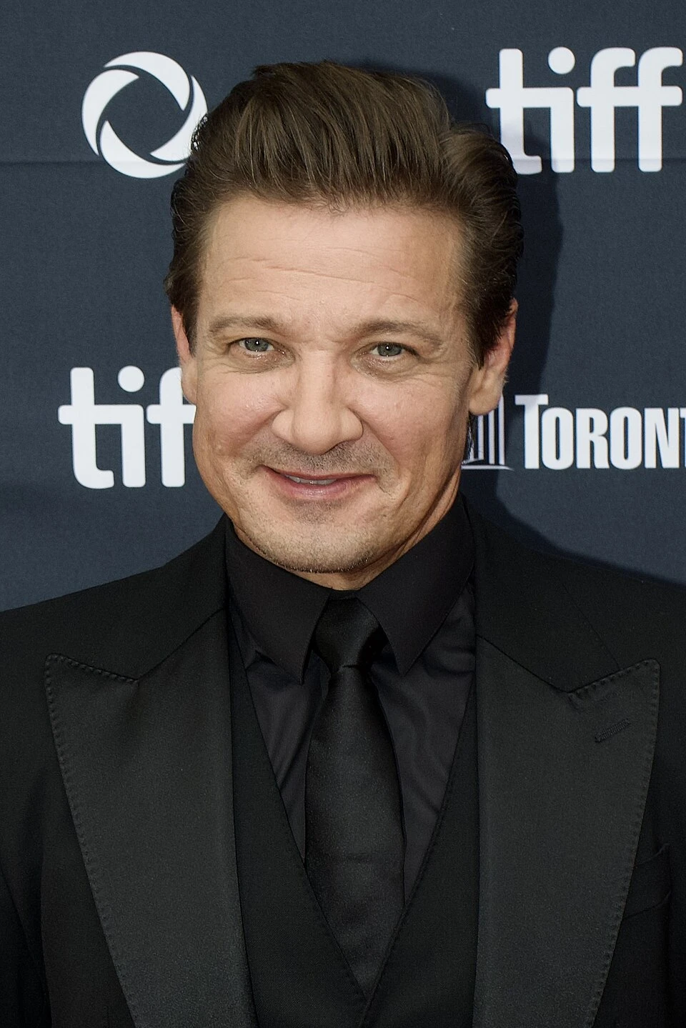 Jeremy Renner headshot