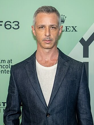 Jeremy Strong headshot