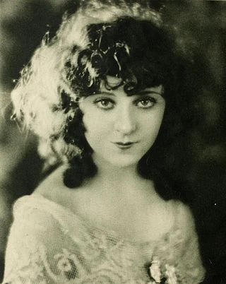 Jobyna Ralston headshot