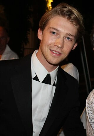 Joe Alwyn headshot
