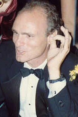 Joe Regalbuto headshot