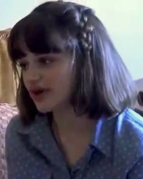 Joey King headshot