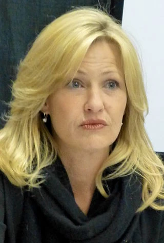 Joey Lauren Adams headshot