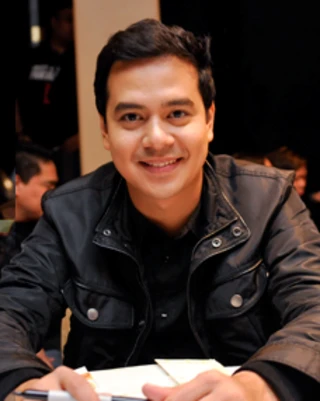 John Lloyd Cruz headshot