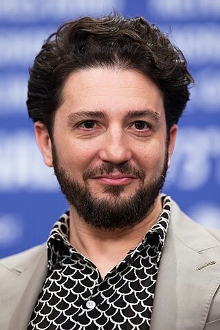 John Magaro headshot