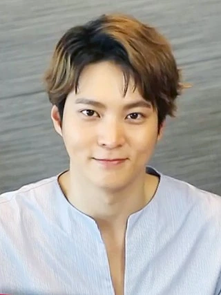 Joo Won headshot