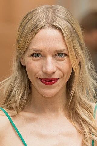 Julia Dietze headshot