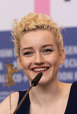 Julia Garner headshot