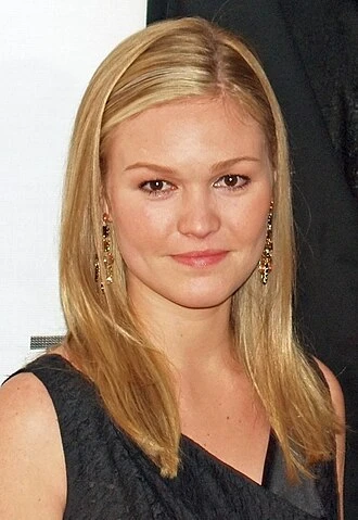Julia Stiles headshot
