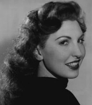 Julie Bennett headshot