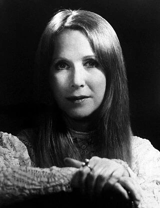 Julie Harris headshot