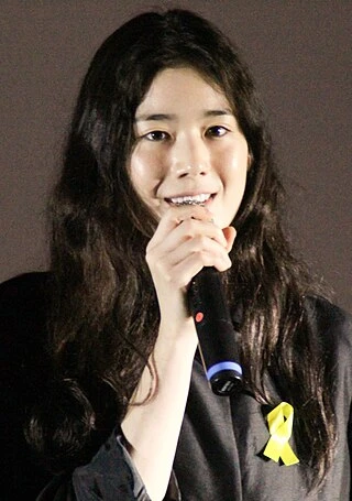Jung Eun-chae headshot