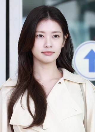 Jung So-min headshot