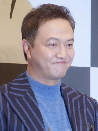 Jung Woong-in headshot
