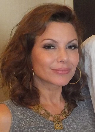 Kari Wuhrer headshot