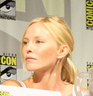 Kelli Giddish headshot