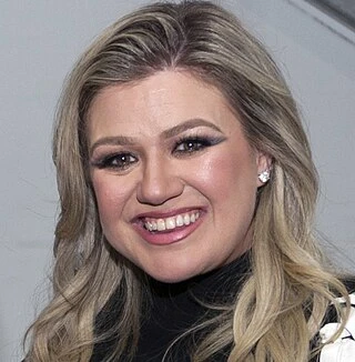Kelly Clarkson headshot