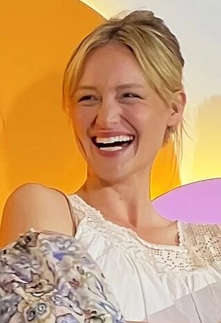Kerry Bishé headshot