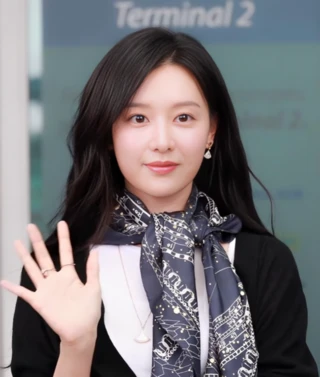 Kim Ji-won headshot