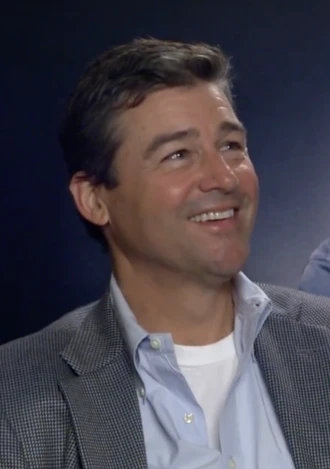 Kyle Chandler headshot
