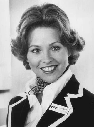 Lauren Tewes headshot
