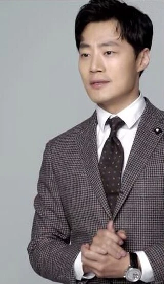 Lee Hee-joon headshot