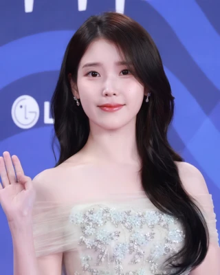Lee Ji-eun headshot