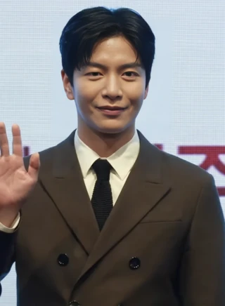 Lee Min-ki headshot