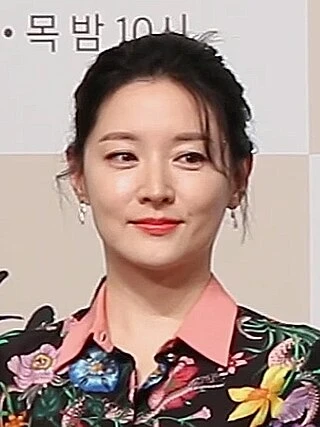 Lee Young-ae headshot