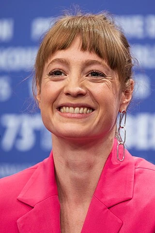 Leonie Benesch headshot