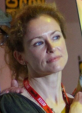Leslie Hope headshot