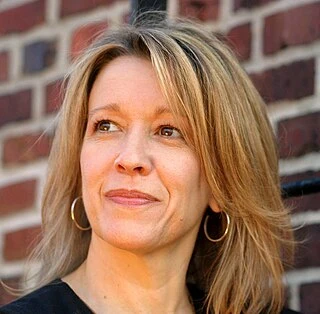 Linda Emond headshot