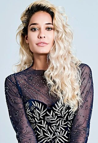 Lisa Haydon headshot