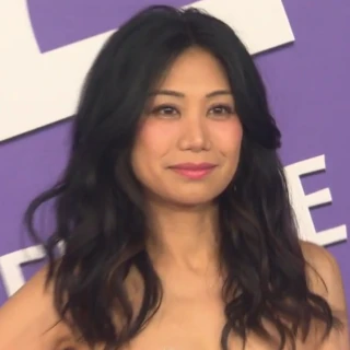 Liza Lapira headshot