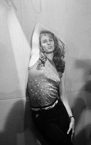Lori Singer headshot